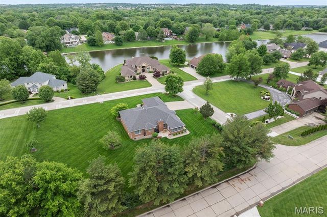 237 W Waters Edge Drive, Shiloh, IL 62221
