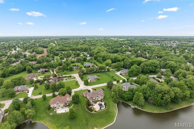 237 W Waters Edge Drive, Shiloh, IL 62221