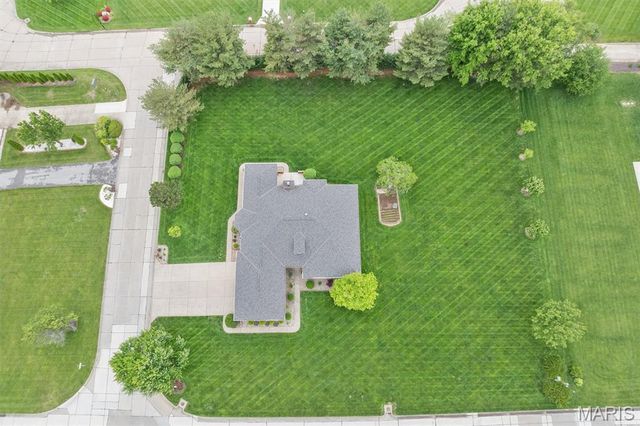 237 W Waters Edge Drive, Shiloh, IL 62221