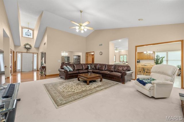 237 W Waters Edge Drive, Shiloh, IL 62221