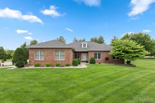 237 W Waters Edge Drive, Shiloh, IL 62221