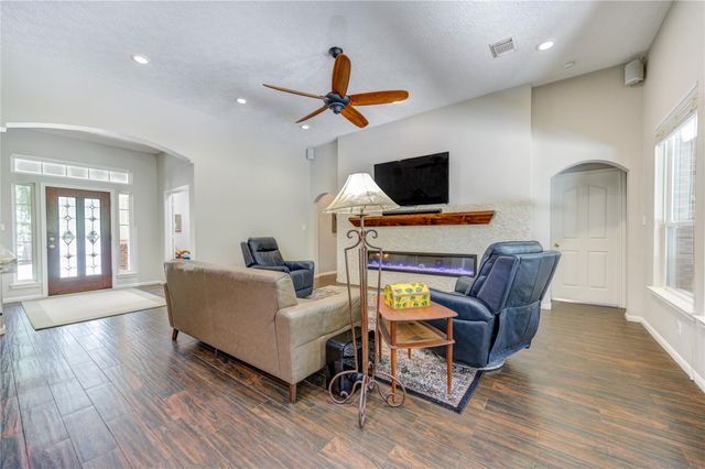 16812 Mustang Trail Drive, Magnolia, TX 77355
