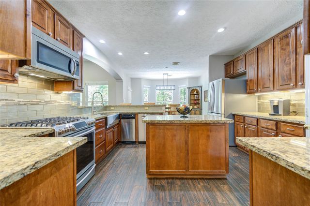 16812 Mustang Trail Drive, Magnolia, TX 77355