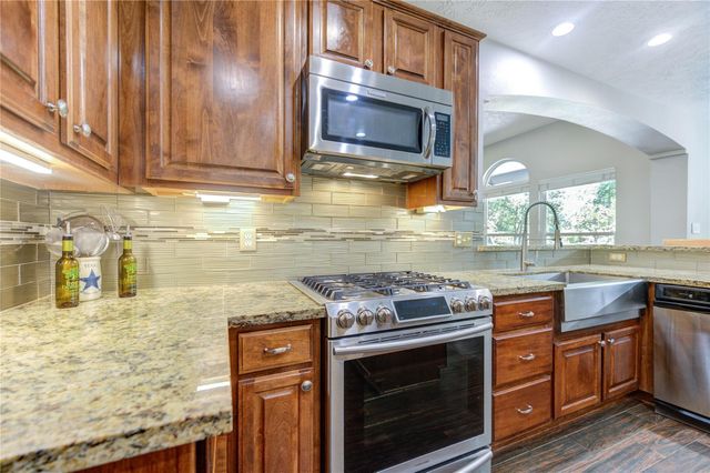 16812 Mustang Trail Drive, Magnolia, TX 77355