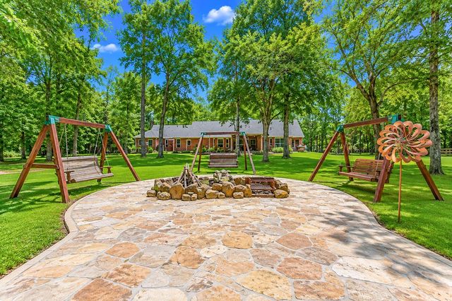 16812 Mustang Trail Drive, Magnolia, TX 77355