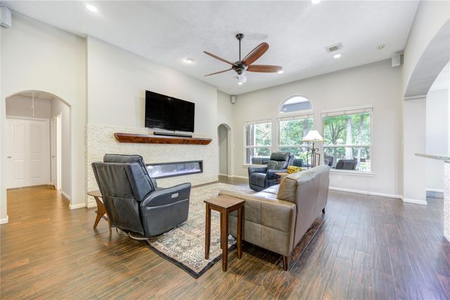 16812 Mustang Trail Drive, Magnolia, TX 77355