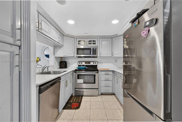 20065 NE 3rd Ct 5, Miami, FL 33179