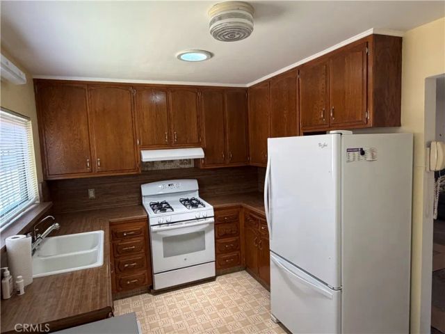 2938 Los Flores, Lynwood, CA 90262