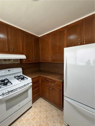 2938 Los Flores, Lynwood, CA 90262