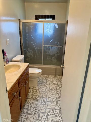 2938 Los Flores, Lynwood, CA 90262