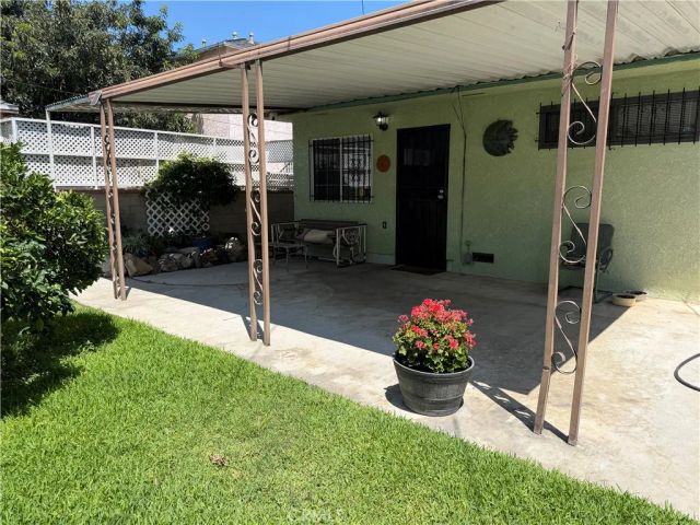 2938 Los Flores, Lynwood, CA 90262