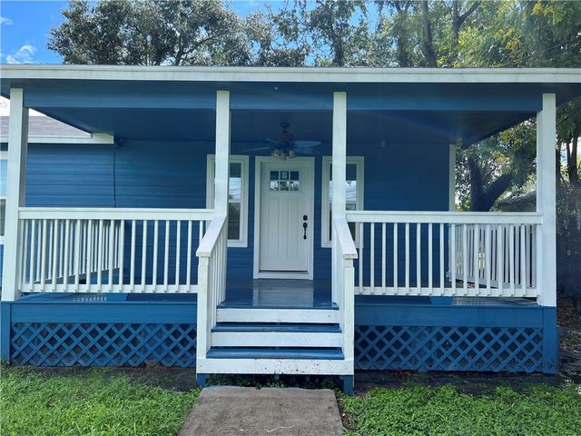 917 Corazan St, Alice, TX 78332