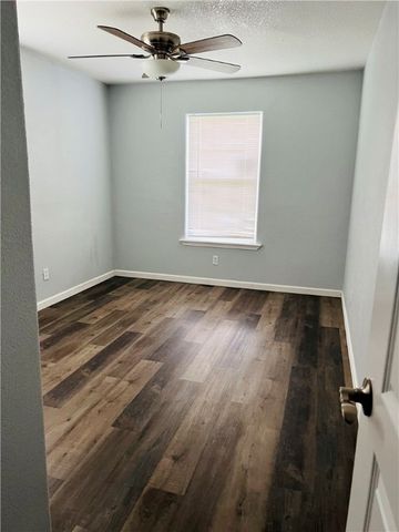 917 Corazan St, Alice, TX 78332