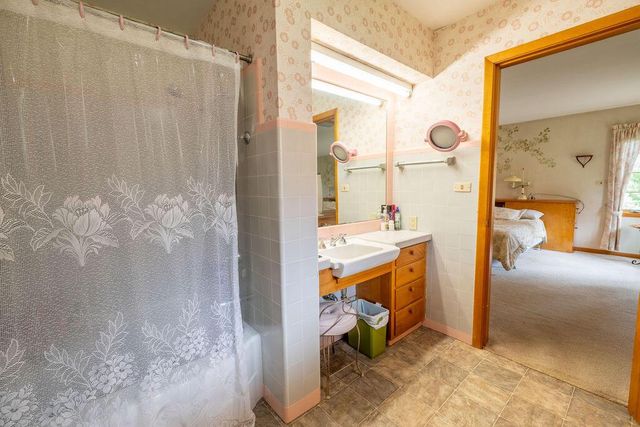 201 Gardner AVENUE, Burlington, WI 53105