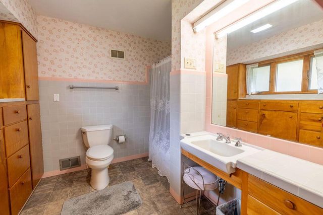 201 Gardner AVENUE, Burlington, WI 53105