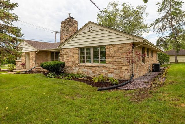 201 Gardner AVENUE, Burlington, WI 53105