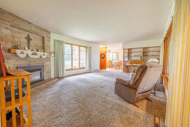 201 Gardner AVENUE, Burlington, WI 53105