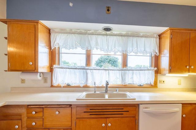 201 Gardner AVENUE, Burlington, WI 53105