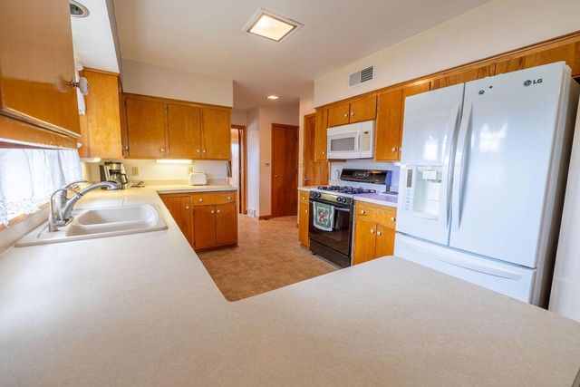 201 Gardner AVENUE, Burlington, WI 53105