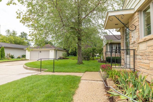 201 Gardner AVENUE, Burlington, WI 53105