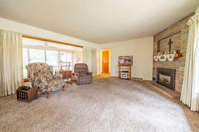 201 Gardner AVENUE, Burlington, WI 53105
