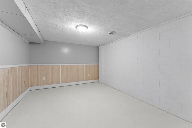 7423 Scotchwood Lane, Grawn, MI 49637