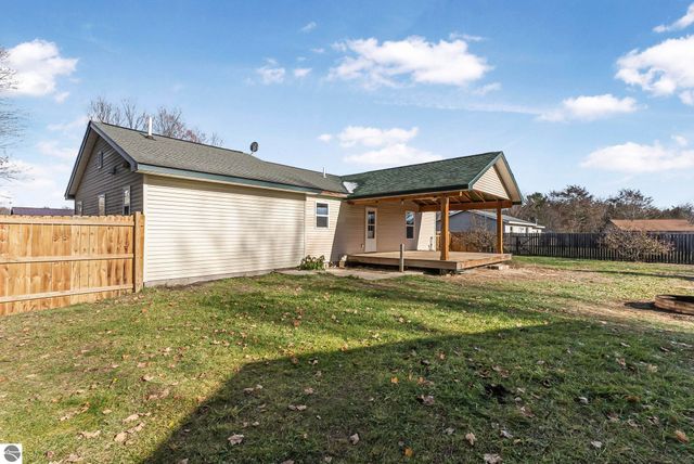 7423 Scotchwood Lane, Grawn, MI 49637