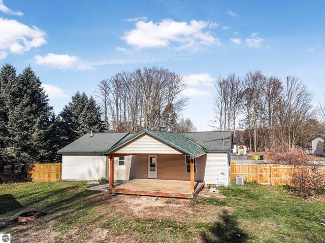 7423 Scotchwood Lane, Grawn, MI 49637