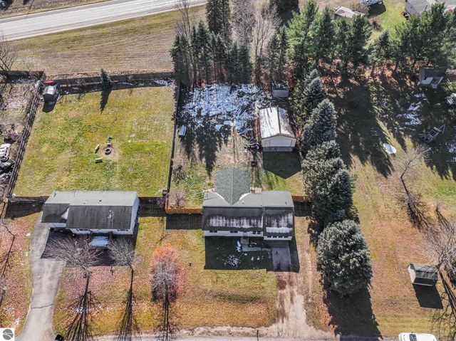 7423 Scotchwood Lane, Grawn, MI 49637