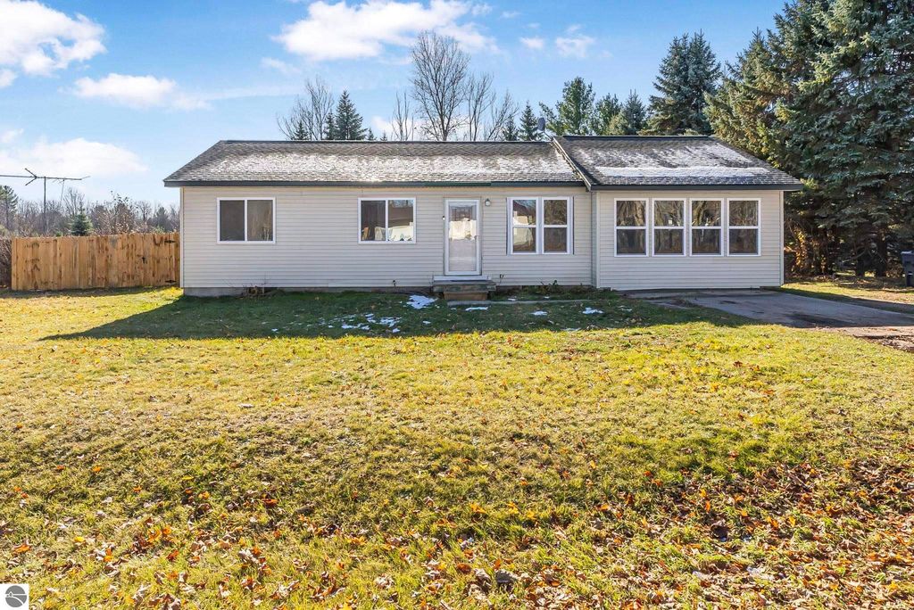 7423 Scotchwood Lane, Grawn, MI 49637