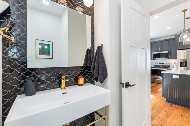 711 44th Ave, N, Nashville, TN 37209