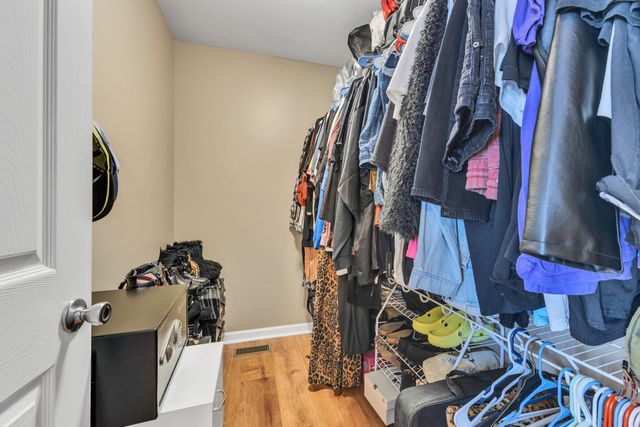 1978 Farmington Ct, Columbia, TN 38401