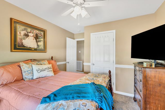 1978 Farmington Ct, Columbia, TN 38401