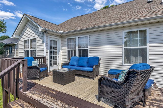 1978 Farmington Ct, Columbia, TN 38401