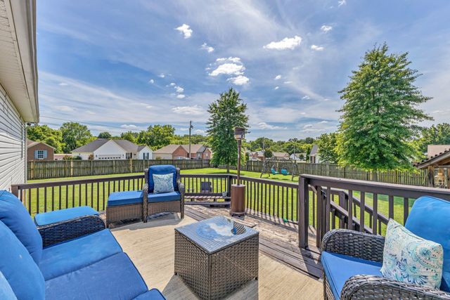 1978 Farmington Ct, Columbia, TN 38401