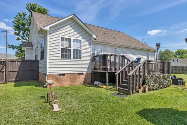 1978 Farmington Ct, Columbia, TN 38401
