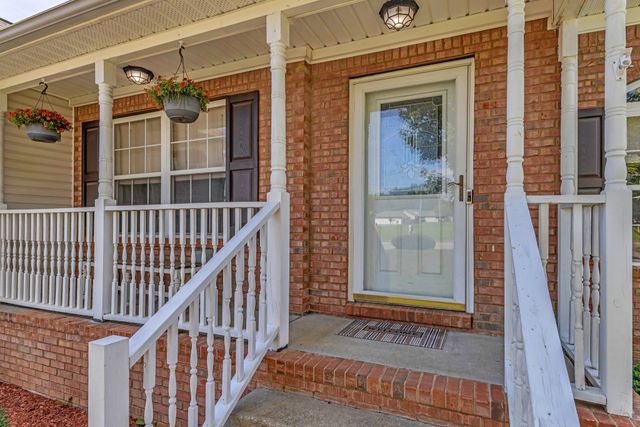 1978 Farmington Ct, Columbia, TN 38401