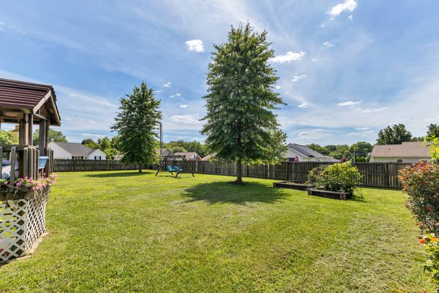 1978 Farmington Ct, Columbia, TN 38401
