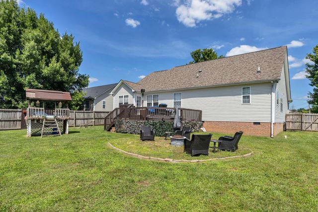 1978 Farmington Ct, Columbia, TN 38401