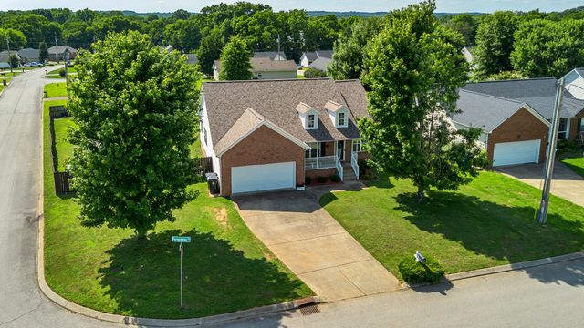1978 Farmington Ct, Columbia, TN 38401