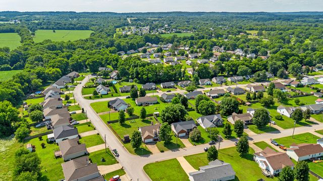 1978 Farmington Ct, Columbia, TN 38401