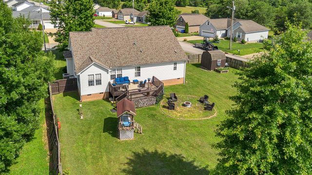 1978 Farmington Ct, Columbia, TN 38401