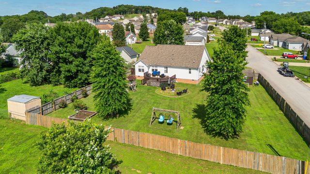 1978 Farmington Ct, Columbia, TN 38401