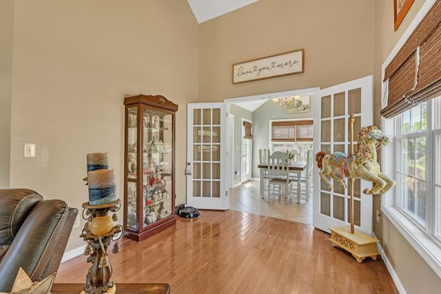 1978 Farmington Ct, Columbia, TN 38401