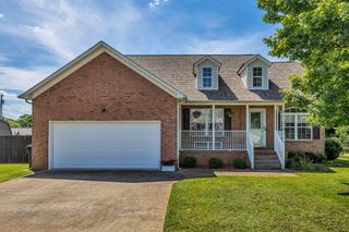 1978 Farmington Ct, Columbia, TN 38401