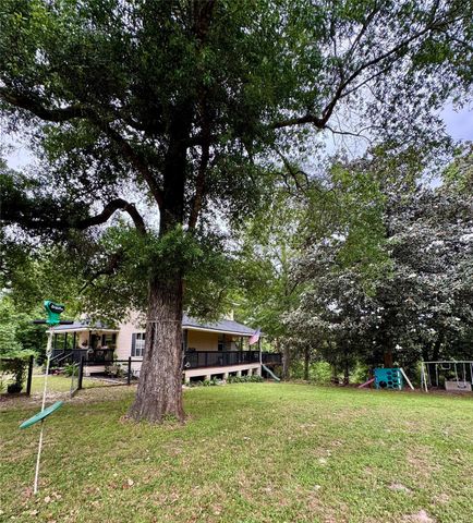 954 Hillbilly Heaven Road, Livingston, TX 77351