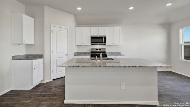 1061 ARGONNE FOREST, Seguin, TX 78155