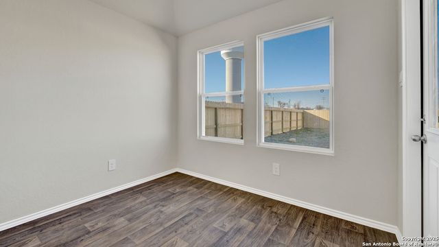 1061 ARGONNE FOREST, Seguin, TX 78155