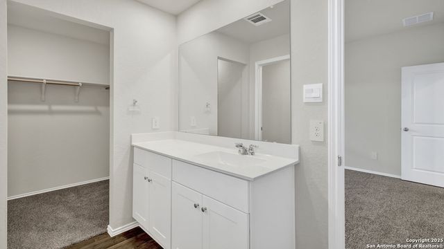 1061 ARGONNE FOREST, Seguin, TX 78155