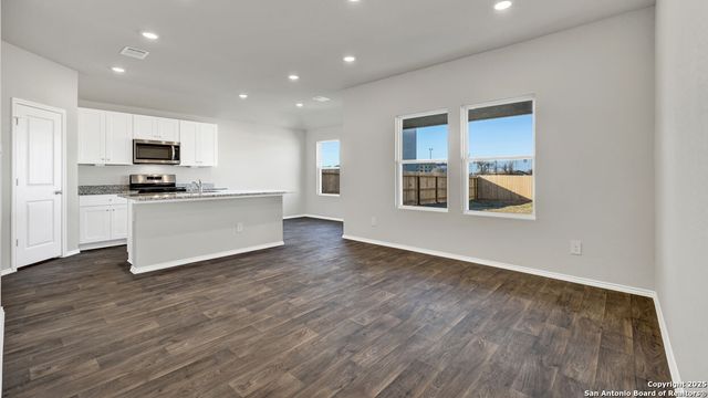 1061 ARGONNE FOREST, Seguin, TX 78155
